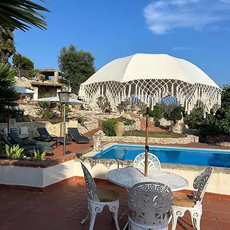 Casa Sirokos * בלבדרה